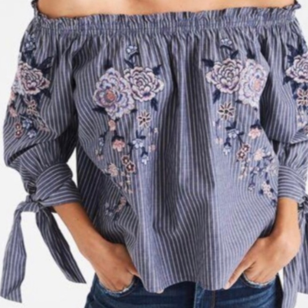 Off the shoulder long sleeve top